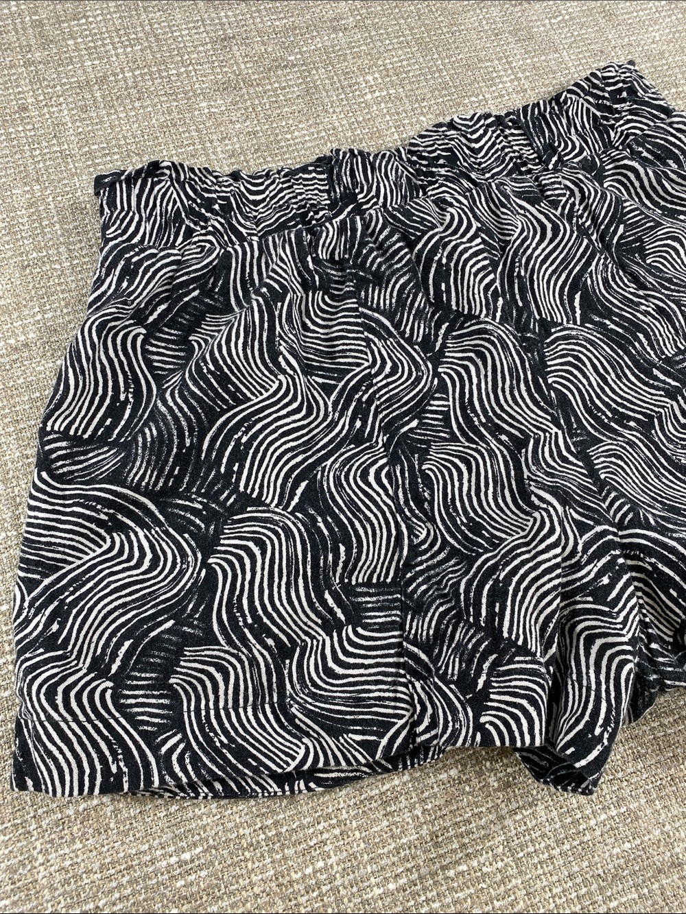 a new day black and White Wave Print Elastic Waist Athletic Shorts - Picture 11 of 13